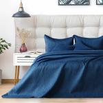 Prehozy na posteľ tmavo modrej farby v modernom štýle s geometrickým vzorom z polyesteru technológia Oeko-tex 240x220 vhodné do práčky v zľave ekologicky udržateľné 