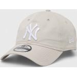 Pánske Snapback NEW ERA sivej farby z bavlny Onesize s motívom New York Yankees 