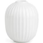Svietniky bielej farby v minimalistickom štýle z keramiky s výškou 10 cm 