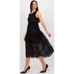 Dámske Čipkované šaty FashionHunters čiernej farby v ležérnom štýle v zľave 
