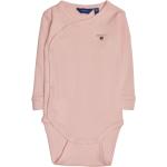 Detské body Gant BIO ružovej farby z tričkoviny do 2 mesiacov s dlhými rukávmi vhodné do práčky udržateľná móda 