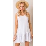 Dámske Mini šaty FashionHunters bielej farby z bavlny s véčkovým výstrihom bez rukávov s volánmi v zľave 
