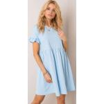 Dámske Denné šaty FashionHunters svetlo modrej farby z bavlny s okrúhlym výstrihom s volánmi v zľave 