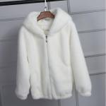 Dámske Zimné kabáty sivej farby z umelej kožušiny vo veľkosti XXXL s dlhými rukávmi Kapucňa 