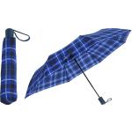 Dáždniky modrej farby v kockovanom štýle 
