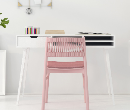 biely písací stôl a ružová stolička