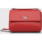 Dámske Designer Crossbody kabelky Calvin Klein červenej farby z polyuretánu Vegan udržateľná móda 