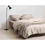 Prehozy na posteľ pieskovej farby v modernom štýle v zľave 