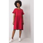 Dámske Denné šaty FashionHunters tmavo červenej farby z bavlny s krátkymi rukávmi s dĺžkou: Pod kolená s volánmi v zľave 