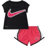 Dievčenské Detské tričká s krátkym rukávom Nike ružovej farby s pruhovaným vzorom z polyesteru s okrúhlym výstrihom v zľave 