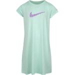 Dievčenské šaty s potlačou Nike Swoosh viacfarebné s okrúhlym výstrihom v zľave 