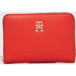 Dámske Luxusné peňaženky Tommy Hilfiger červenej farby z polyuretánu udržateľná móda 