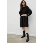 Dámske Mini šaty Bazaar čiernej farby z viskózy technológia Tencel vo veľkosti M udržateľná móda 
