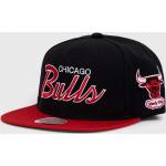 Pánske Snapback Mitchell & Ness čiernej farby z akrylového vlákna Onesize s motívom Chicago Bulls s motívom: Chicago 