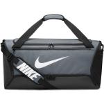 Športové tašky Nike sivej farby zo syntetiky na zips 