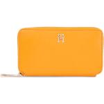 Dámske Luxusné peňaženky Tommy Hilfiger Iconic oranžovej farby z koženky 