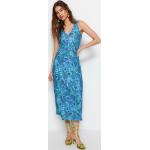 Dámske Úpletové šaty Trendyol svetlo modrej farby s kvetinovým vzorom z polyesteru s dĺžkou: Pod kolená v zľave 